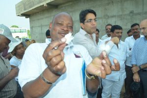 India’s Smallholder Farmers Showcase Bt Cotton Hybrid to African Delegation